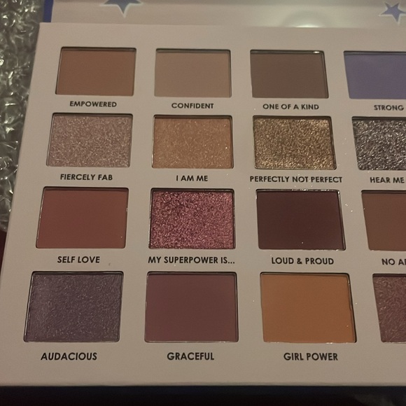 CIATÉ LONDON
I Am Woman 24 Shade Eyeshadow Palette V2 - Picture 8 of 11
